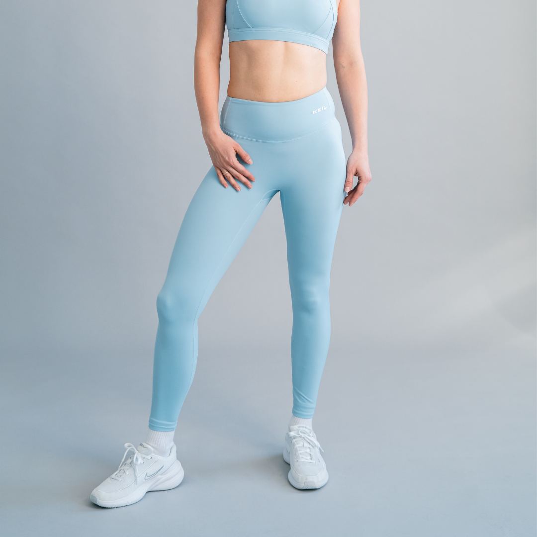 Sky Blue Leggings auduma tekstūra un KEIL athletic logo detaļa