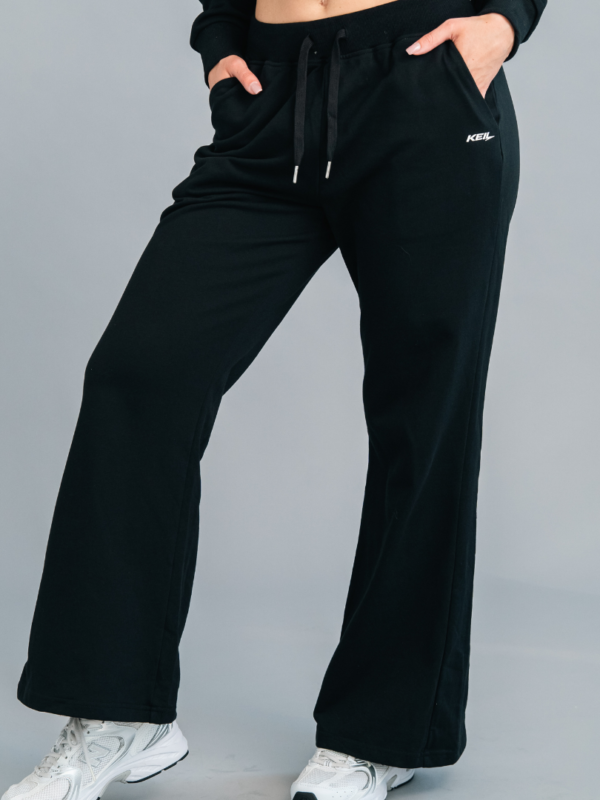 KEIL athletic Wide Leg Pants auduma tekstūra un šuvju tuvplāns